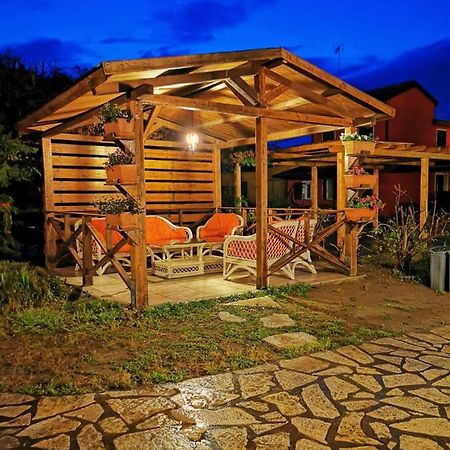 Готель Oasi Di Arcadia Santa Giulia Екстер'єр фото